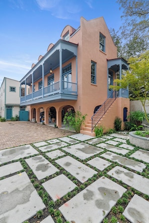 The Brighton and Carriage House