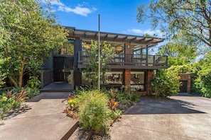 Welcome to Dromana Treehouse with amazing decks, views & plenty of on-site parking for up to 4 vehicles.
