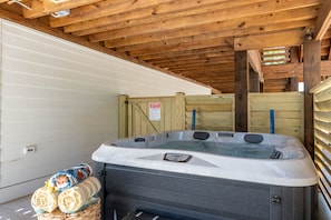 Indoor spa tub