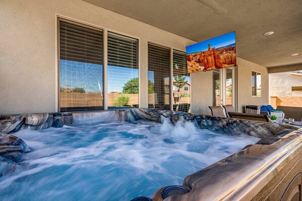 Indoor spa tub