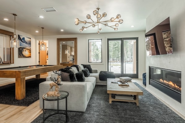 Living Room, Flatscreen TV, Gas Fireplace, Pool Table