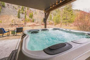 Private hot tub on the patio!