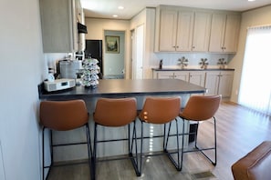 Full kitchen