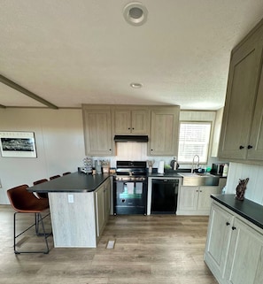 Working stove, dishes, seasoning, Keurig, dishwasher, refrigerator