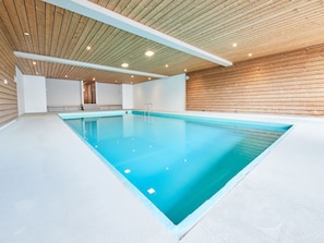 Bâtiment, L'Eau, Piscine, Bleu Azur, Ombre, Design Intérieur, Architecture, Sol, Sol, Maison