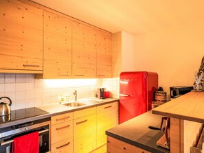 Cuisine, Comptoir, Sol, Bois, Design Intérieur, Meubles, Cabinetry, Appareil De Cuisine, Sol, Plafond