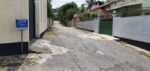 The entry lane from Muththettugoda road leading to the property.