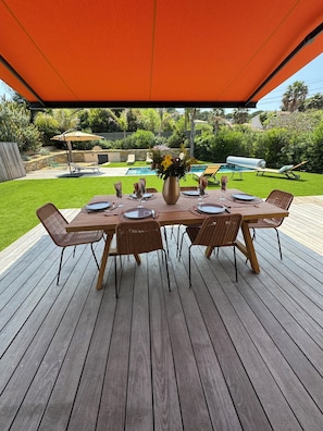 Outdoor dining