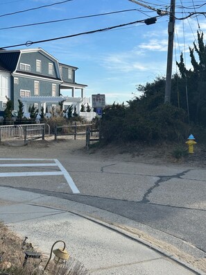 Entrance to the beach 1 min walk. 