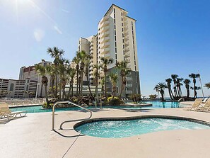 Long Beach Resort Hot Tub and Pool