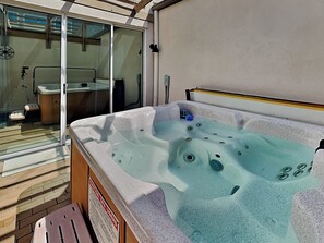 Sunroom-Style Patio w/ Private Hot Tub