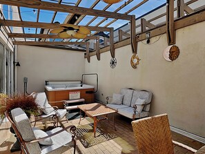 Sunroom-Style Patio w/ Private Hot Tub