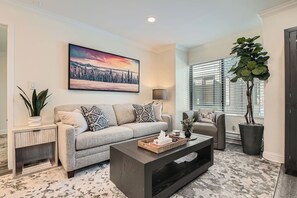 Beautifully Remodeled and Comfortable Unit