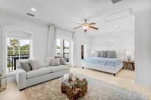 Carriage/Guest House King Bed Queen Sofa Sleeper