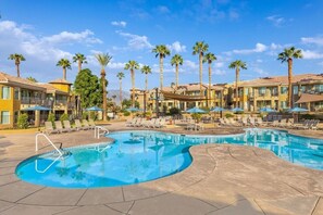 Marriott's Desert Springs Villas_3_jasmine-court-swimming.jpg