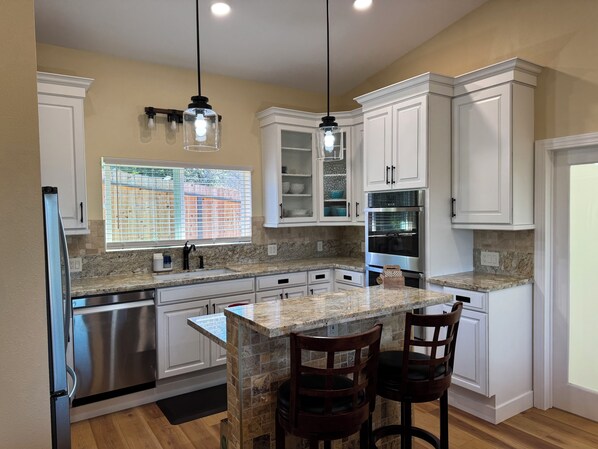 Fully Stocked Kitchen With Built-In Appliances, Gas Cooktop, Refrigerator, Etc.
