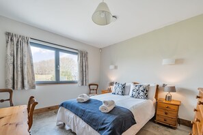 All Ways, Burton Bradstock: The ground floor 4' 6" double bedroom