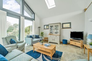 All Ways, Burton Bradstock: Enjoy the double-height ceilings and lots of light