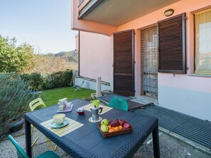 Balkon, Stuhl, Schatten, Küche & Esszimmer Tisch, Tisch Im Freien, Gartenmöbel, Garten, Hinterhof, Zimmerpflanze, Holzbeize