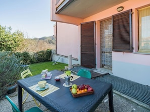 Balkon, Stuhl, Schatten, Küche & Esszimmer Tisch, Tisch Im Freien, Gartenmöbel, Garten, Hinterhof, Zimmerpflanze, Holzbeize