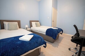 Bedroom with zip link bed- room can be set up as two single beds or one king size bed