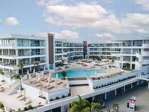Welcome to ONE Mambo—your happy place by the sea! Right on Curaçao’s famous Mambo Beach, you’ll enjoy soft white sand, clear water, a dreamy pool, and the island’s best spots just steps away.