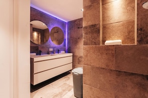 Step into a spa-like retreat! This stylish bathroom combines elegance and comfort, making every self-care moment a joyful escape!