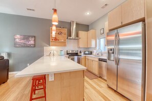 Cook with ease! This fully stocked kitchen has everything you need to enjoy home-cooked meals away from home.
