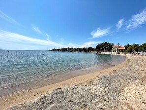 -img.tag.beach-
