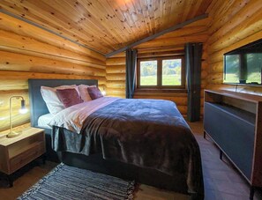 Queen size bed in bedroom number 1 with clean linens