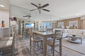 Dining Area, Seats 6