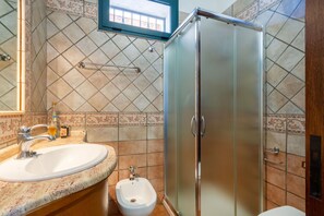 Autumn, Bathroom, Spring, Summer