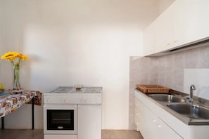 Autumn, Dining Room, Kitchen, Spring, Summer, Winter