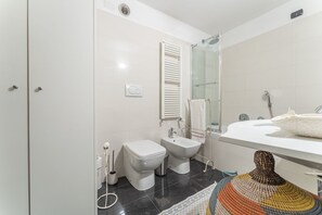 Autumn, Bathroom, Spring, Summer