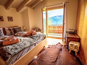 Furniture, Home, Bedroom, Bed Sheet, Bedding, Linens, Wood Stain, Bed, Hardwood, Hotel