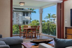 Lanai | Kolea 9H in Waikoloa Village, Big Island, Hawaii by Luxus Vacation Properties