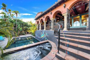 An outdoor retreat perfect for families and friends!