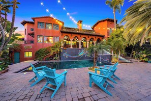 An outdoor retreat perfect for families and friends!