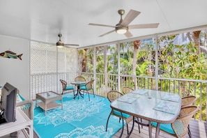 Screened Patio, Dining Area