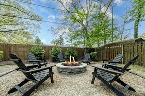 Outdoor Firepit (Firewood Supplied!)