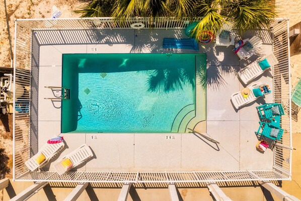 Relax by the community pool! Take a quick dip, freshen up, and enjoy dinner hassle-free!