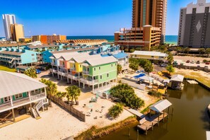Nestled between the lagoon and conveniently across from public beach access, the Green Gulf Bungalow is the ideal destination for your Gulf Shores vacation.