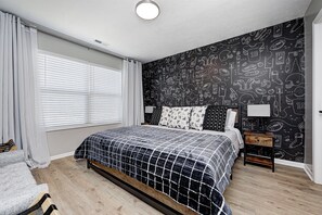 King en-suite bedroom