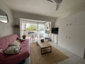 Bright living room giving on terrace 