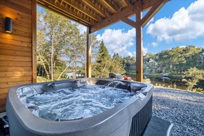 Soak & Unwind ✨ Relax in our private hot tub for up to 6 guests while enjoying stunning lake views. The perfect spot to unwind after a day of adventure!