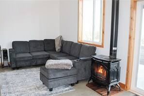 Living room that can comfortably sit 6