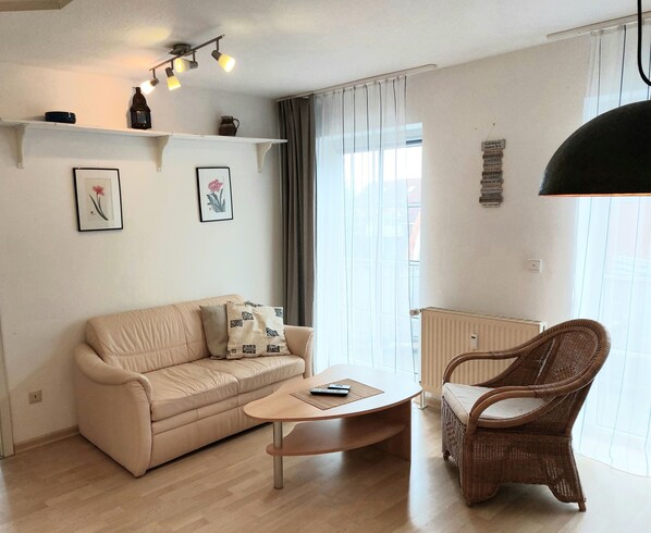 Wohnzimmer mit Ledercouch