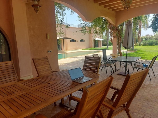 Outdoor dining