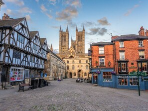 Historic centre of Lincoln is only a one minute walk away.