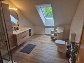 neu renoviertes Badezimmer